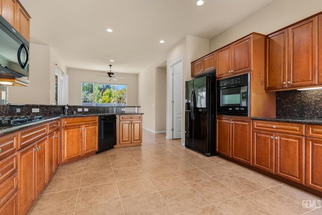 5914 Park Place Drive, Bakersfield, CA 93306