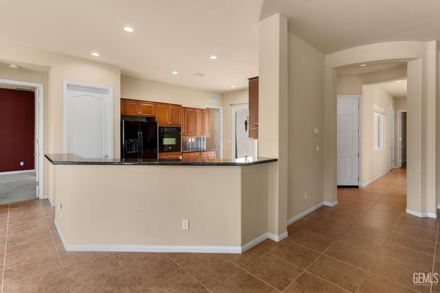 5914 Park Place Drive, Bakersfield, CA 93306