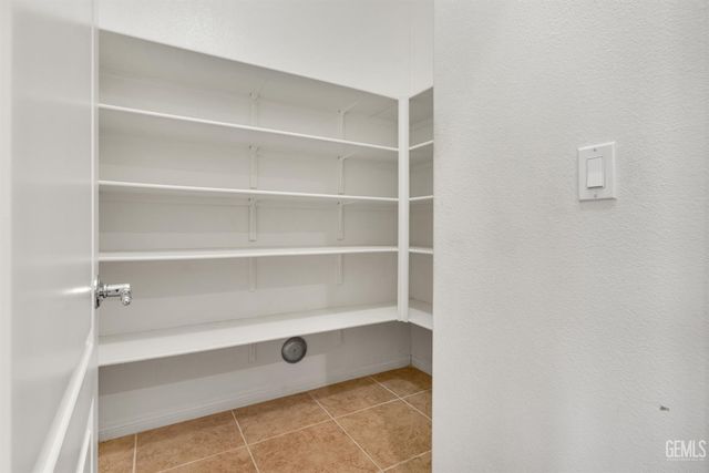 5914 Park Place Drive, Bakersfield, CA 93306