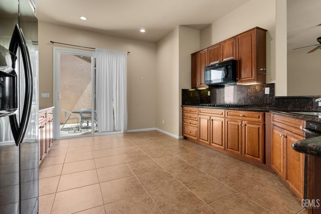 5914 Park Place Drive, Bakersfield, CA 93306