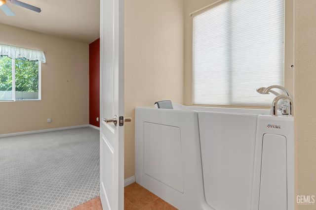 5914 Park Place Drive, Bakersfield, CA 93306