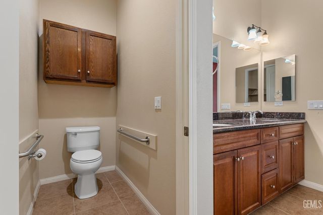 5914 Park Place Drive, Bakersfield, CA 93306