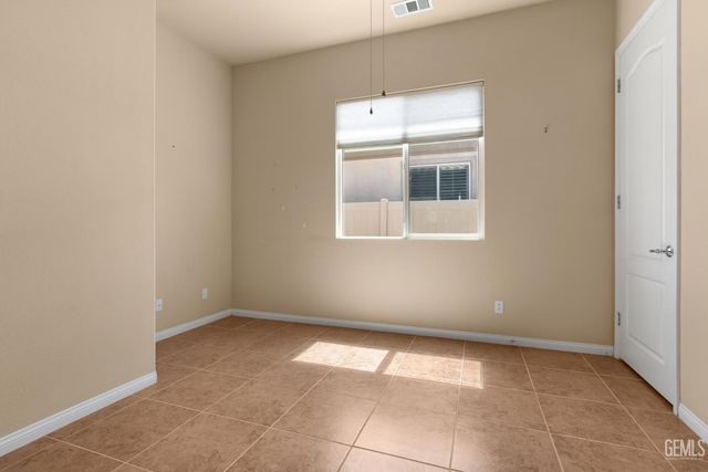 5914 Park Place Drive, Bakersfield, CA 93306