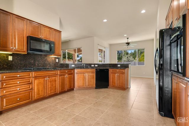 5914 Park Place Drive, Bakersfield, CA 93306