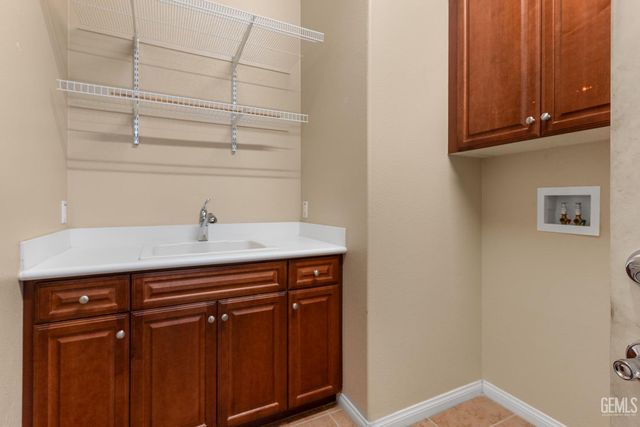 5914 Park Place Drive, Bakersfield, CA 93306
