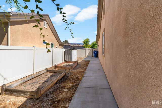 5914 Park Place Drive, Bakersfield, CA 93306