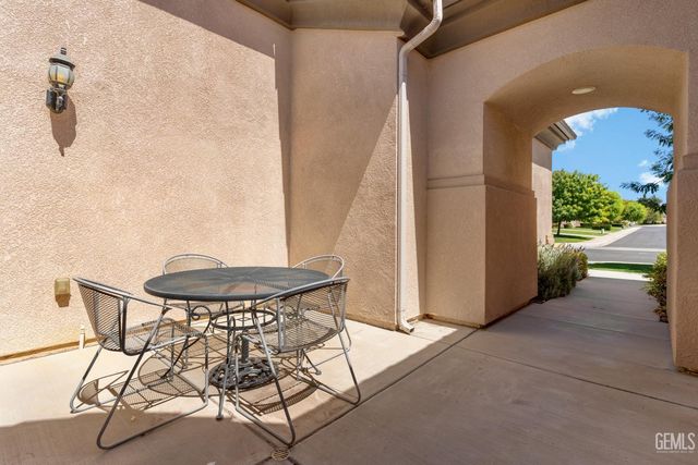 5914 Park Place Drive, Bakersfield, CA 93306