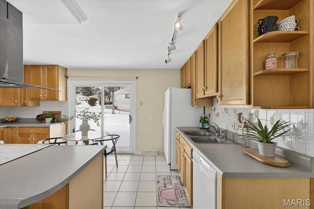 609 Auber Drive, Manchester, MO 63011