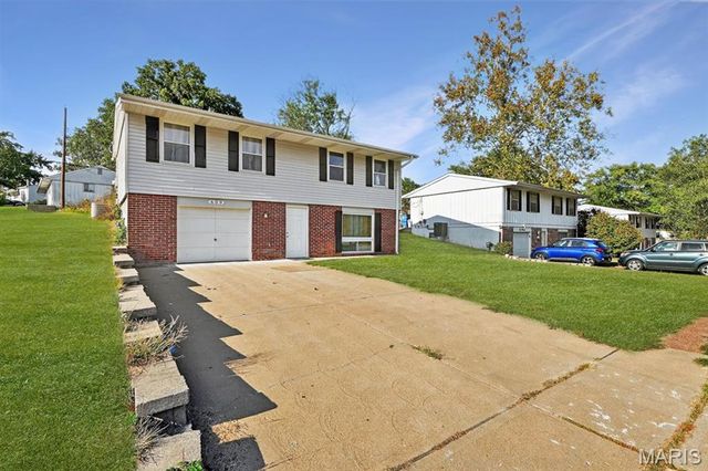 609 Auber Drive, Manchester, MO 63011