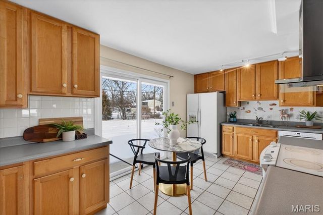 609 Auber Drive, Manchester, MO 63011