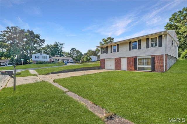 609 Auber Drive, Manchester, MO 63011