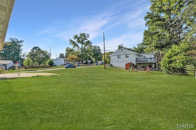 609 Auber Drive, Manchester, MO 63011