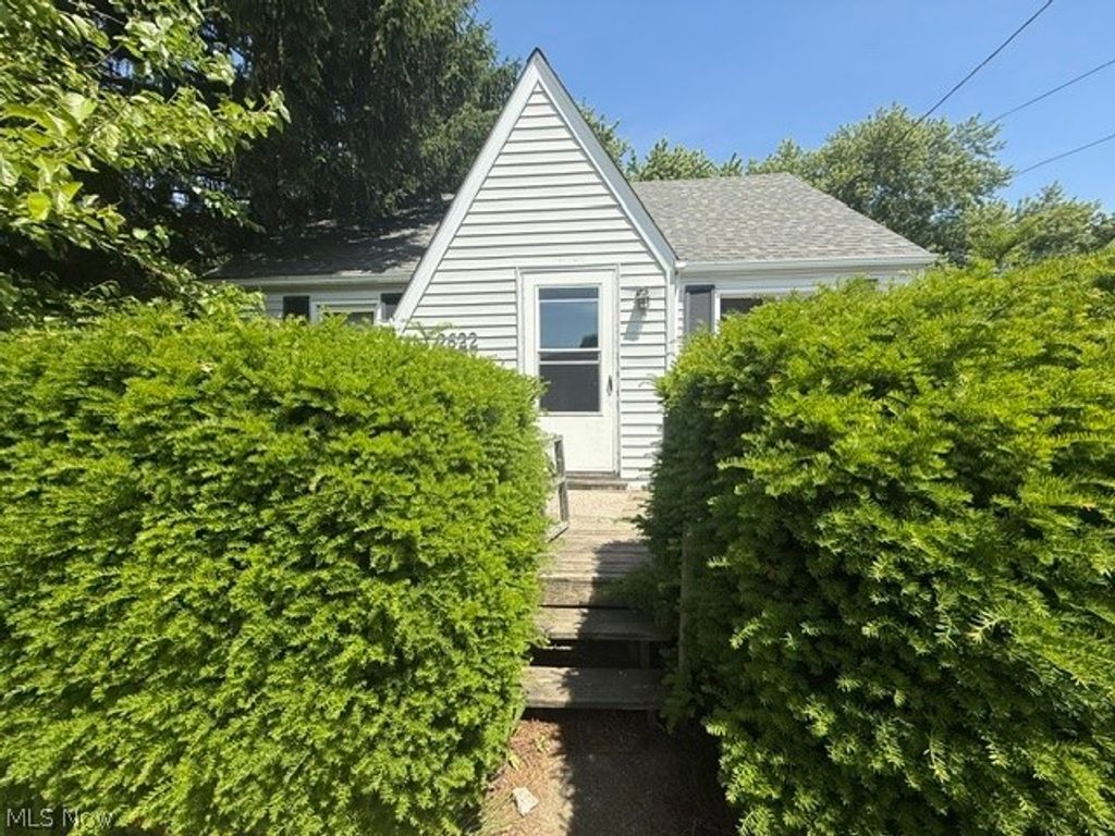 2622 Harmont Avenue NE, Canton, OH 44705