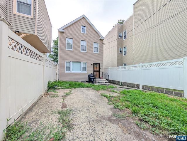 203 Lake Street, Newark, NJ 07104