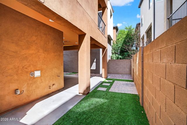 7039 W CORONA Drive, Chandler, AZ 85226