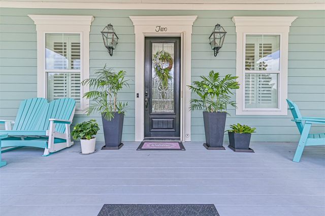 2 Compass Circle, Galveston, TX 77554