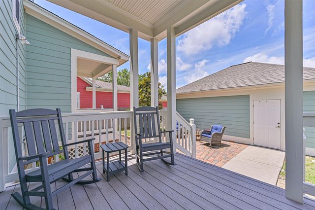 2 Compass Circle, Galveston, TX 77554