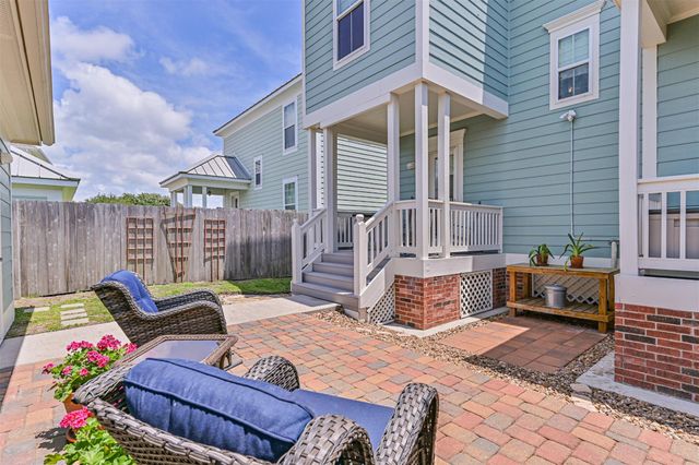 2 Compass Circle, Galveston, TX 77554