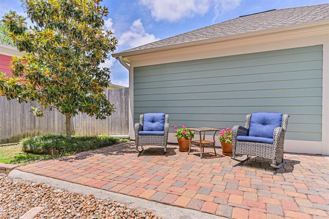 2 Compass Circle, Galveston, TX 77554