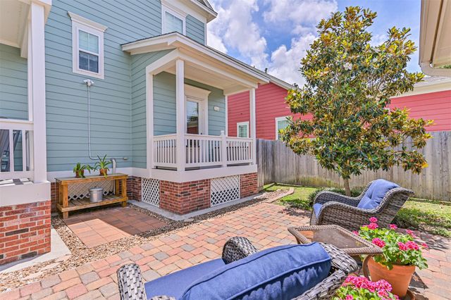 2 Compass Circle, Galveston, TX 77554