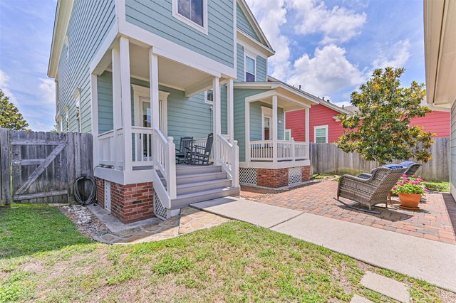 2 Compass Circle, Galveston, TX 77554