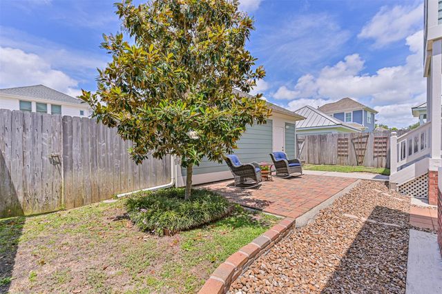 2 Compass Circle, Galveston, TX 77554