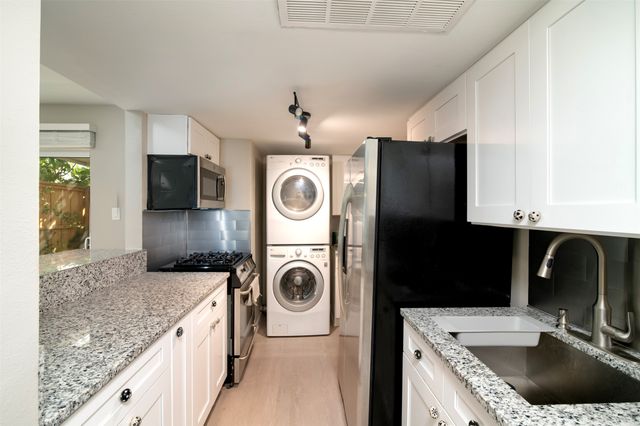 15924 Coolwood Drive 1039, Dallas, TX 75248