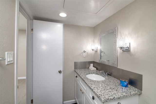 15924 Coolwood Drive 1039, Dallas, TX 75248