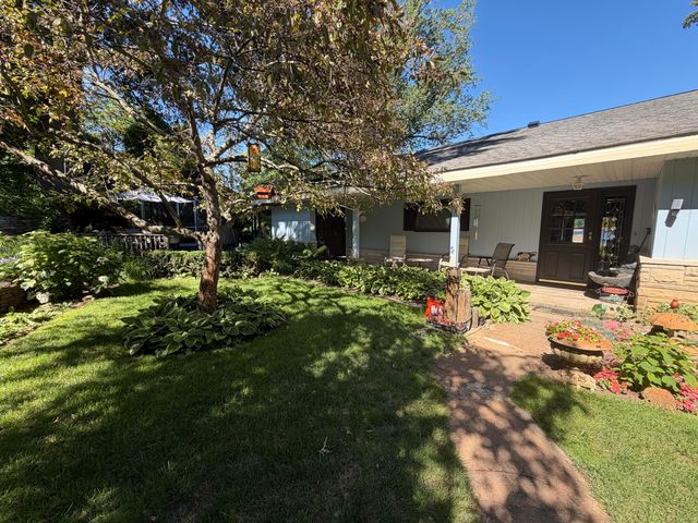 55895 Inn-D-Inn Drive, Dowagiac, MI 49047