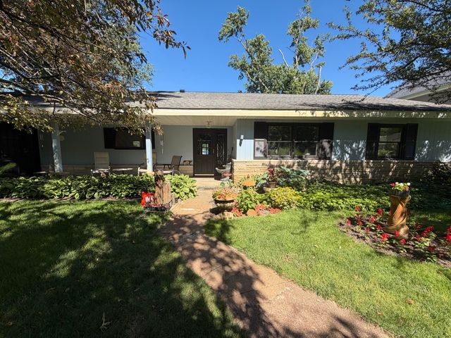 55895 Inn-D-Inn Drive, Dowagiac, MI 49047