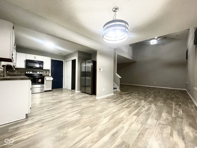 1339 Blue Heron Lane, Greenwood, IN 46143