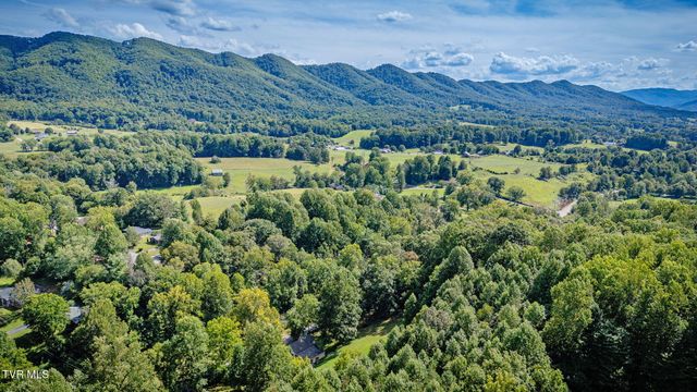 2906 Cherokee Road, Johnson City, TN 37604