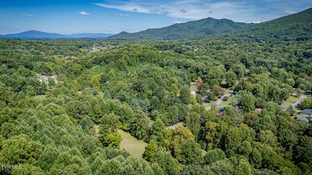 2906 Cherokee Road, Johnson City, TN 37604