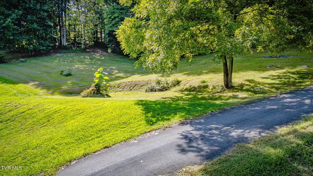 2906 Cherokee Road, Johnson City, TN 37604