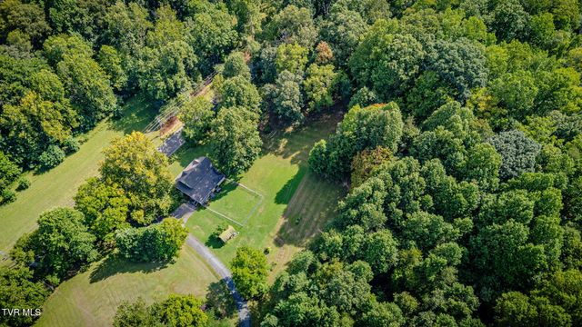 2906 Cherokee Road, Johnson City, TN 37604