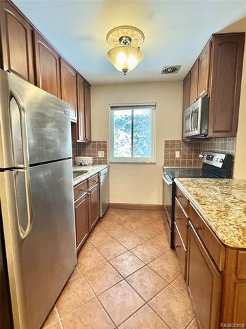 475 S Adams Road 19, Birmingham, MI 48009