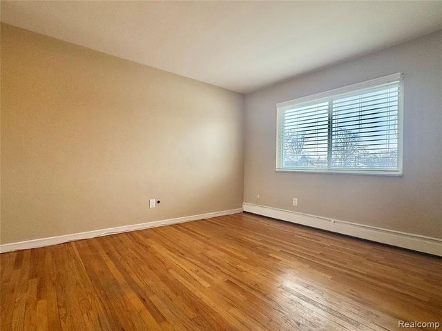 475 S Adams Road 19, Birmingham, MI 48009