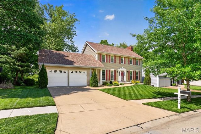 15489 Long Castle Forest Court, Chesterfield, MO 63017