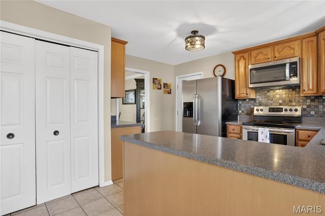 15489 Long Castle Forest Court, Chesterfield, MO 63017