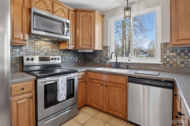 15489 Long Castle Forest Court, Chesterfield, MO 63017