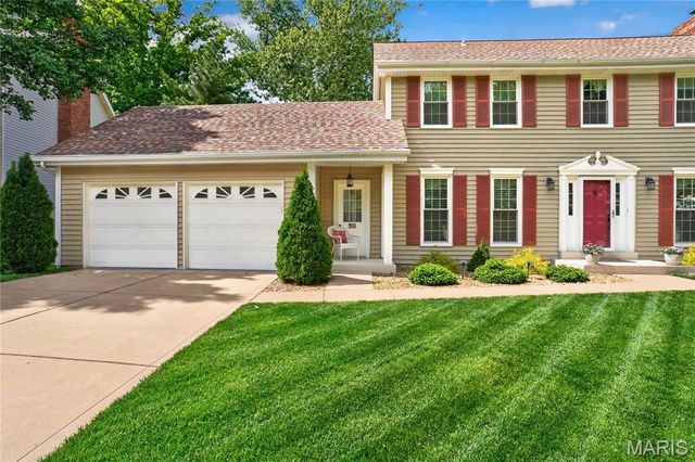 15489 Long Castle Forest Court, Chesterfield, MO 63017