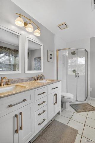 15489 Long Castle Forest Court, Chesterfield, MO 63017