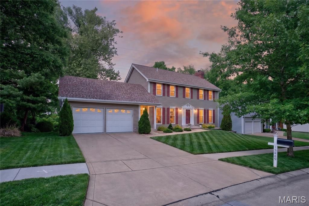15489 Long Castle Forest Court, Chesterfield, MO 63017