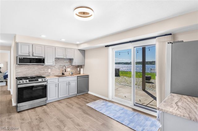 1408 NE River Road, Lake Milton, OH 44429