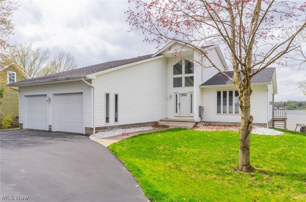 1408 NE River Road, Lake Milton, OH 44429