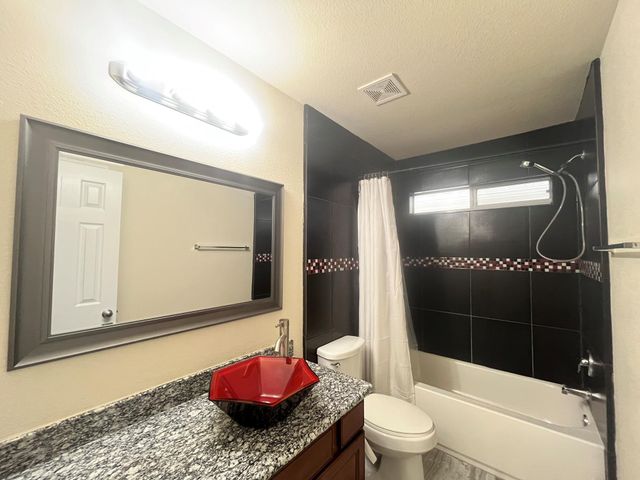 6442 Wilshire Lakes, Houston, TX 77040