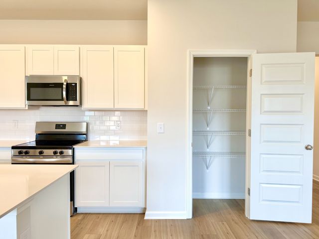 913 Moray Ln, Clarksville, TN 37043