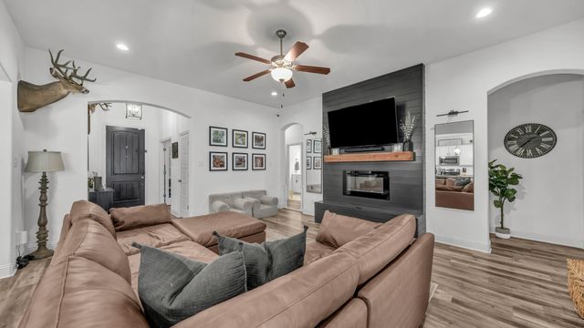 421 Vaquero, Weatherford, TX 76087