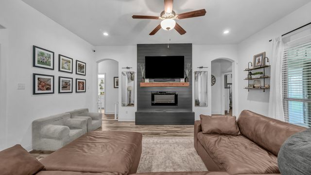 421 Vaquero, Weatherford, TX 76087