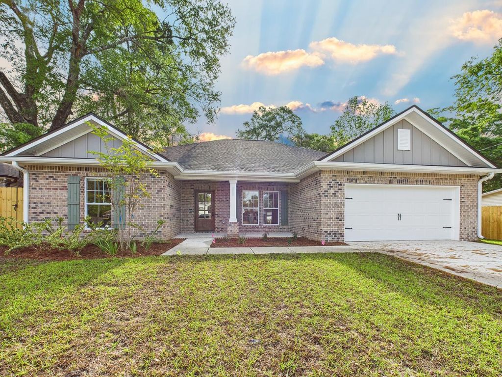 408 W Pine Street, Mary Esther, FL 32569